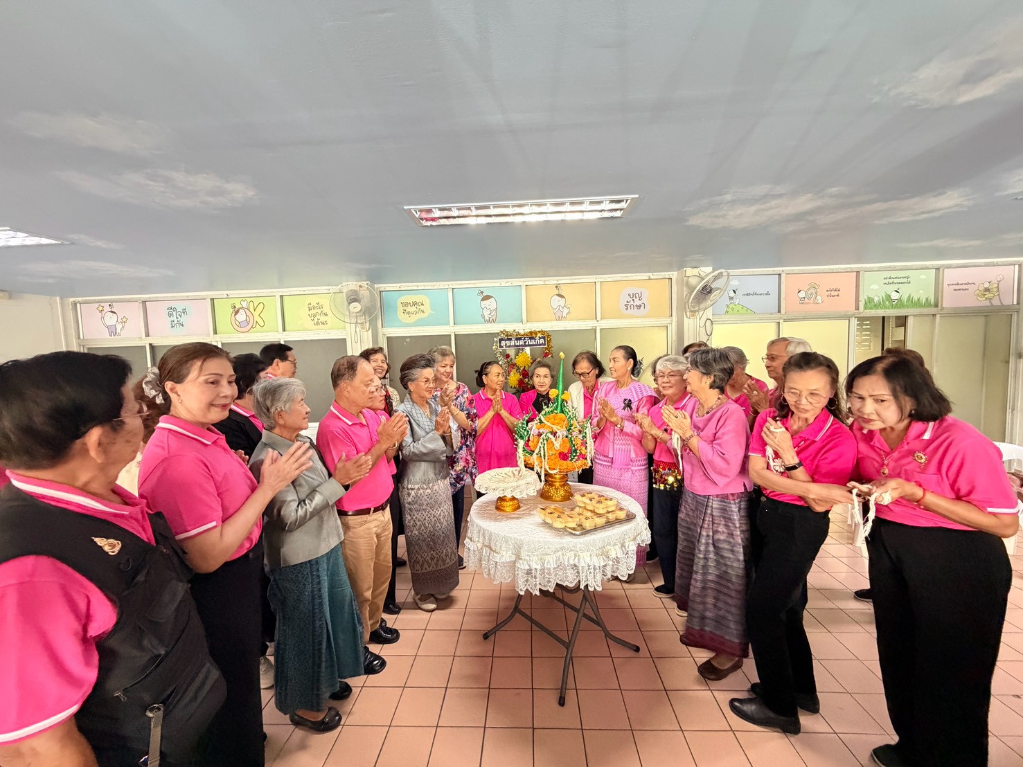 กิจกรรมสุขสันต์วันเกิดผู้สูงอายุ