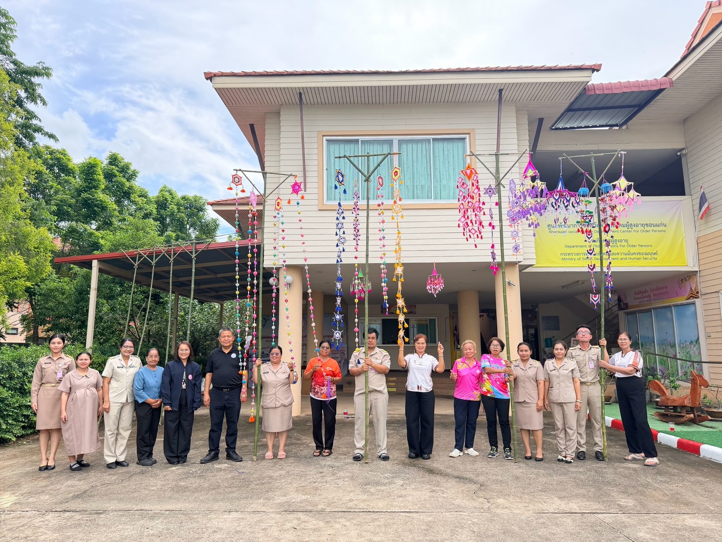 ธุง : สืบสานวัฒนธรรมงานบุญของชาวอีสาน